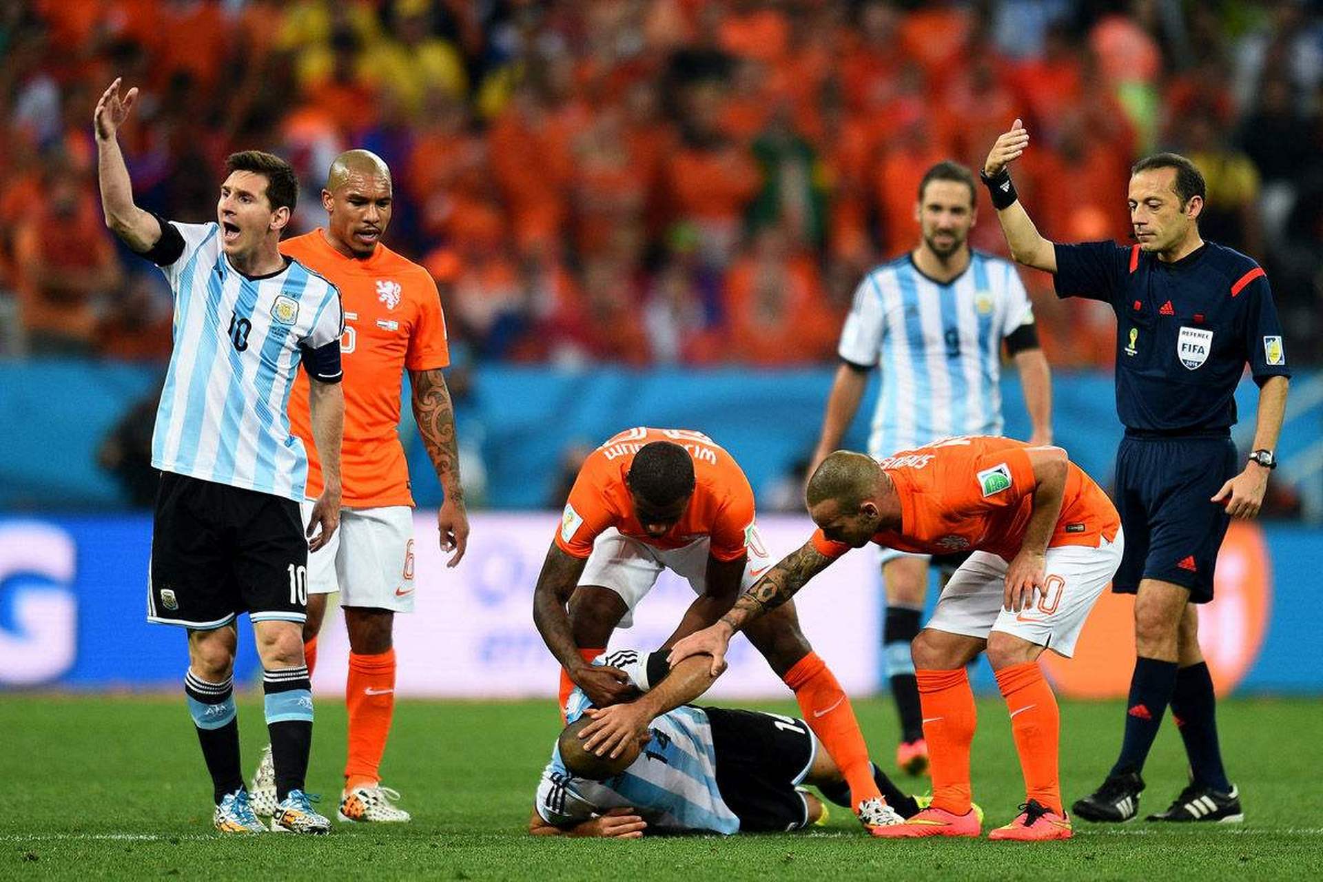 荷兰队凭借罚点球战胜意大利,进入四强 荷兰队凭借罚点球战胜意大利,进入四强