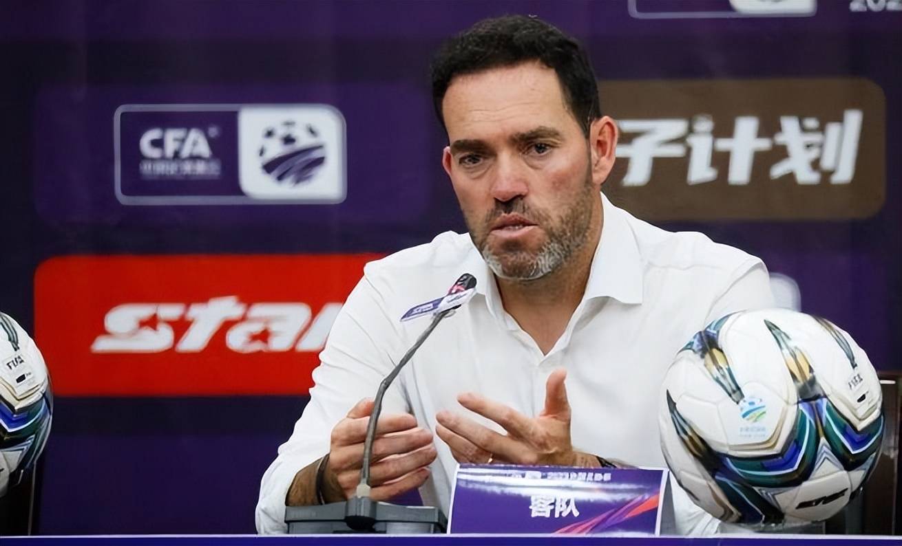 开云平台-夏朗盖主教练回答媒体提问，分析球队战术的简单介绍