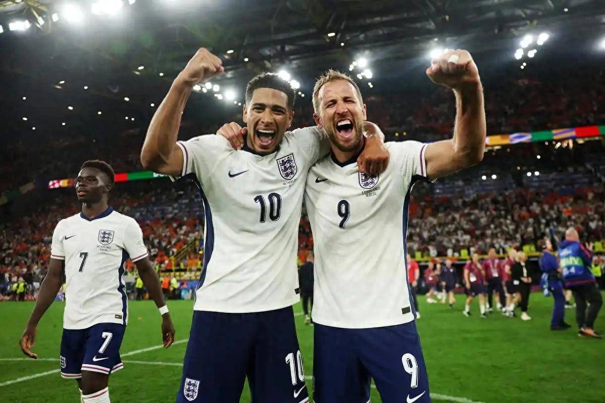 包含潜力新星亮相欧预赛比赛燃爆全场气氛的词条 包含潜力新星亮相欧预赛比赛燃爆全场气氛的词条