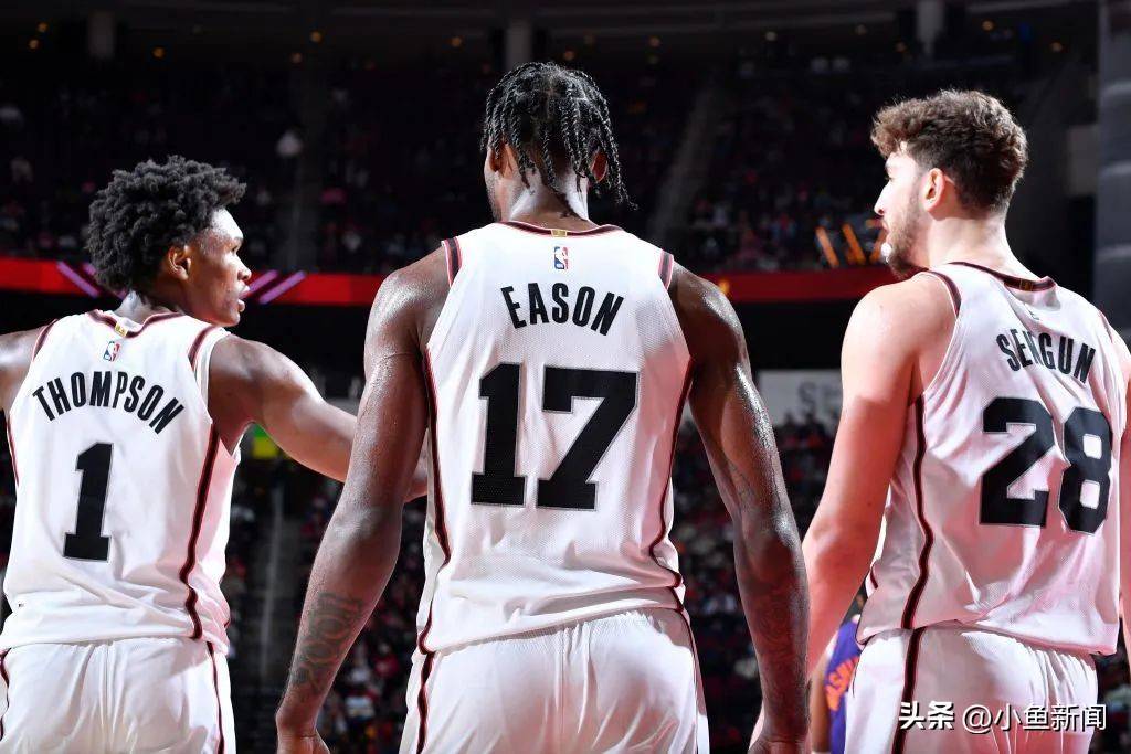 季后赛老将的神勇发挥火箭的三分球绝杀惊呆全场的简单介绍 季后赛老将的神勇发挥火箭的三分球绝杀惊呆全场的简单介绍