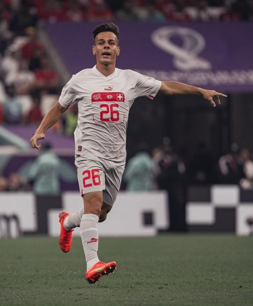 阿尔梅里亚年轻后卫亮相，展望未来潜力无限的简单介绍