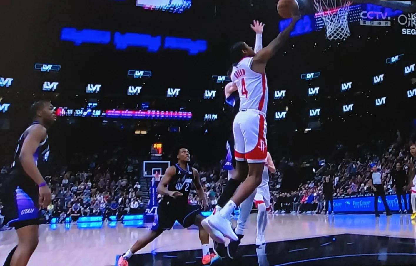 爵士客场击败魔术，继续领骑西部