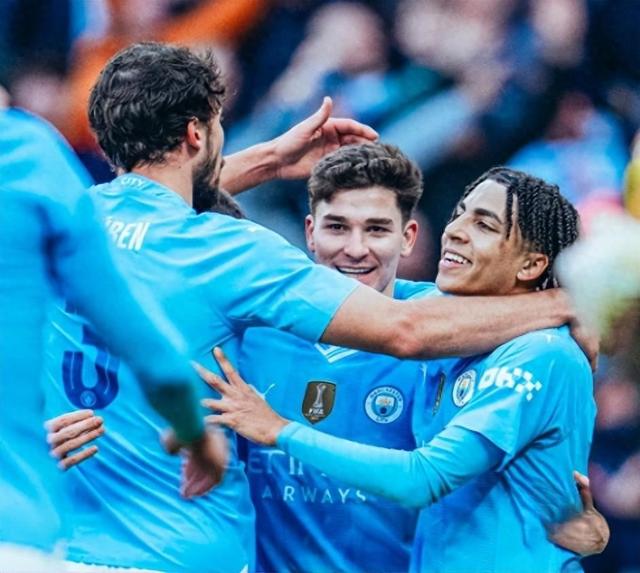 关于布莱恩顿压制轻松战胜哈德斯菲尔德的信息