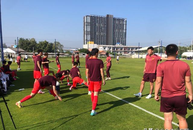 国足全力备战国际高峰赛，奋勇加冠军之梦的简单介绍