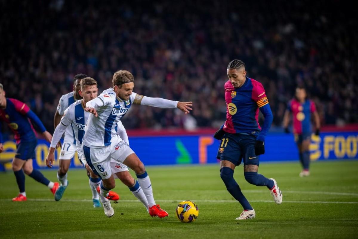 开云体育APP下载-球队主帅下课传闻不断，球队形势岌岌可危