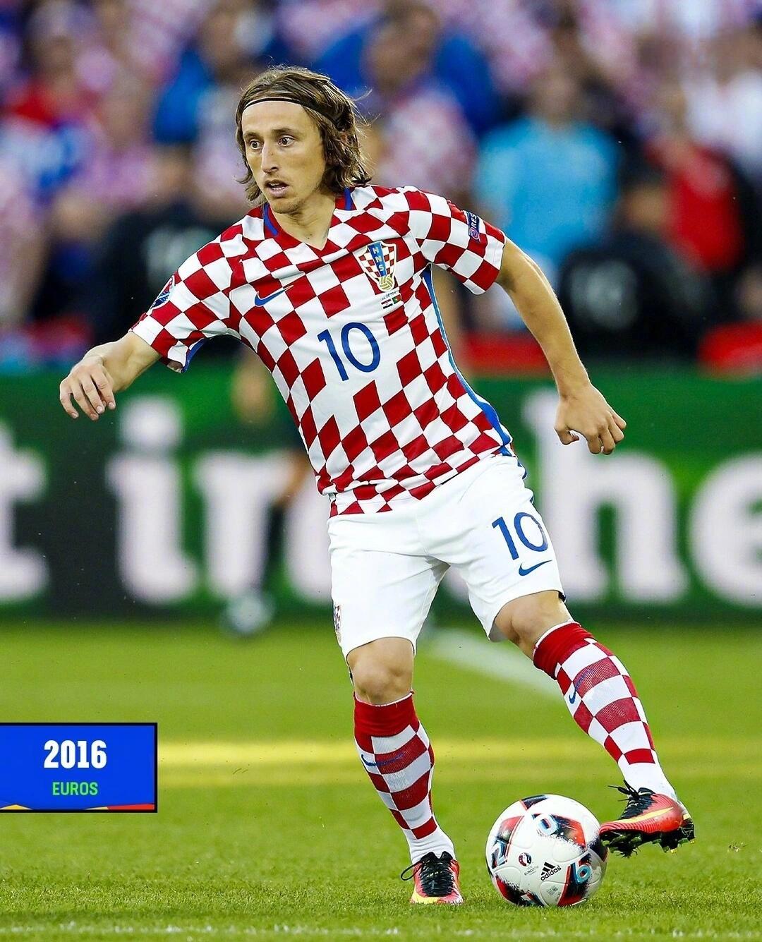 包含莫德里奇建功，克罗地亚力克丹麦晋级欧洲锦标赛四强的词条