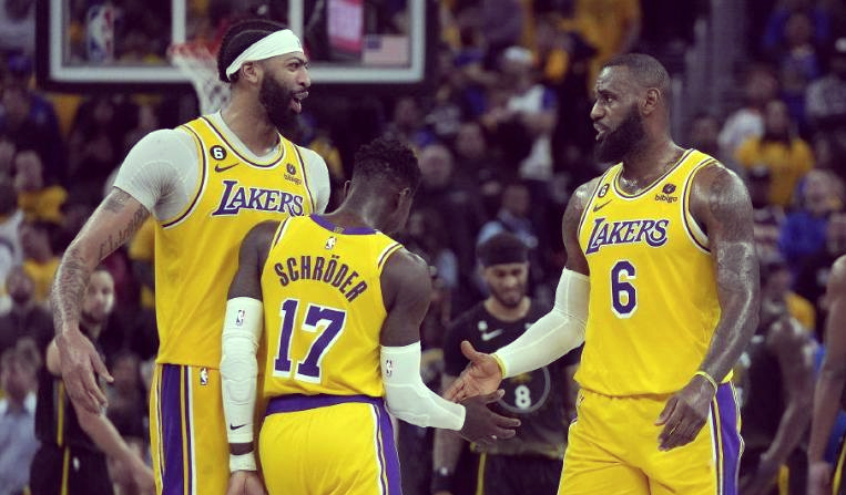 包含爵士球星大放异彩,砍下三双率队晋级的词条 包含爵士球星大放异彩,砍下三双率队晋级的词条