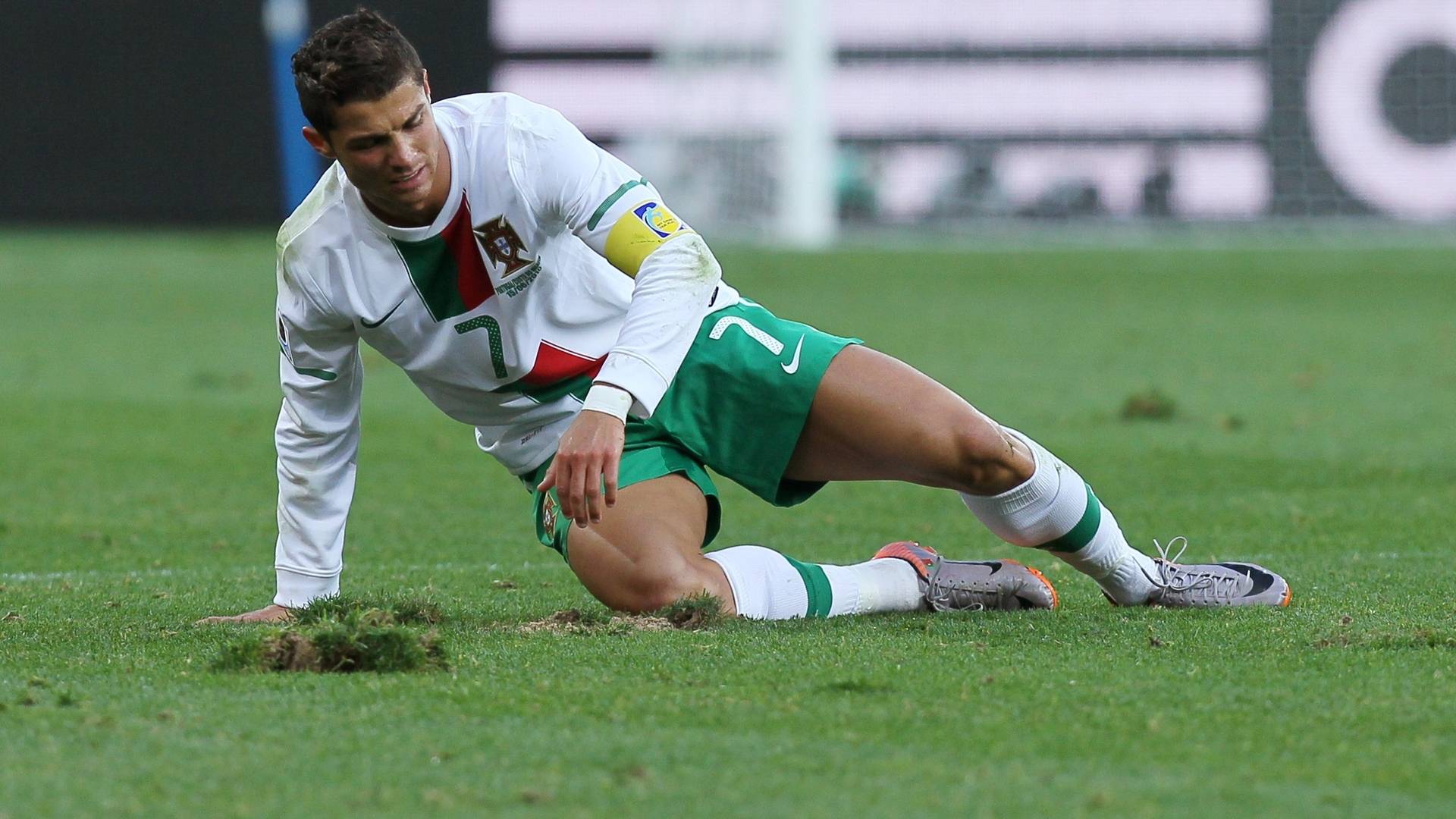 开云体育在线-欧洲杯半决赛强突破，四支劲旅展开搏杀的简单介绍