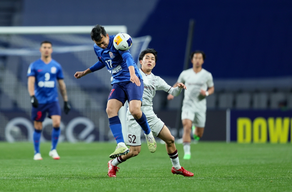 开云平台-包含上海绿地申花队踢出精彩比赛，实现大逆转的词条