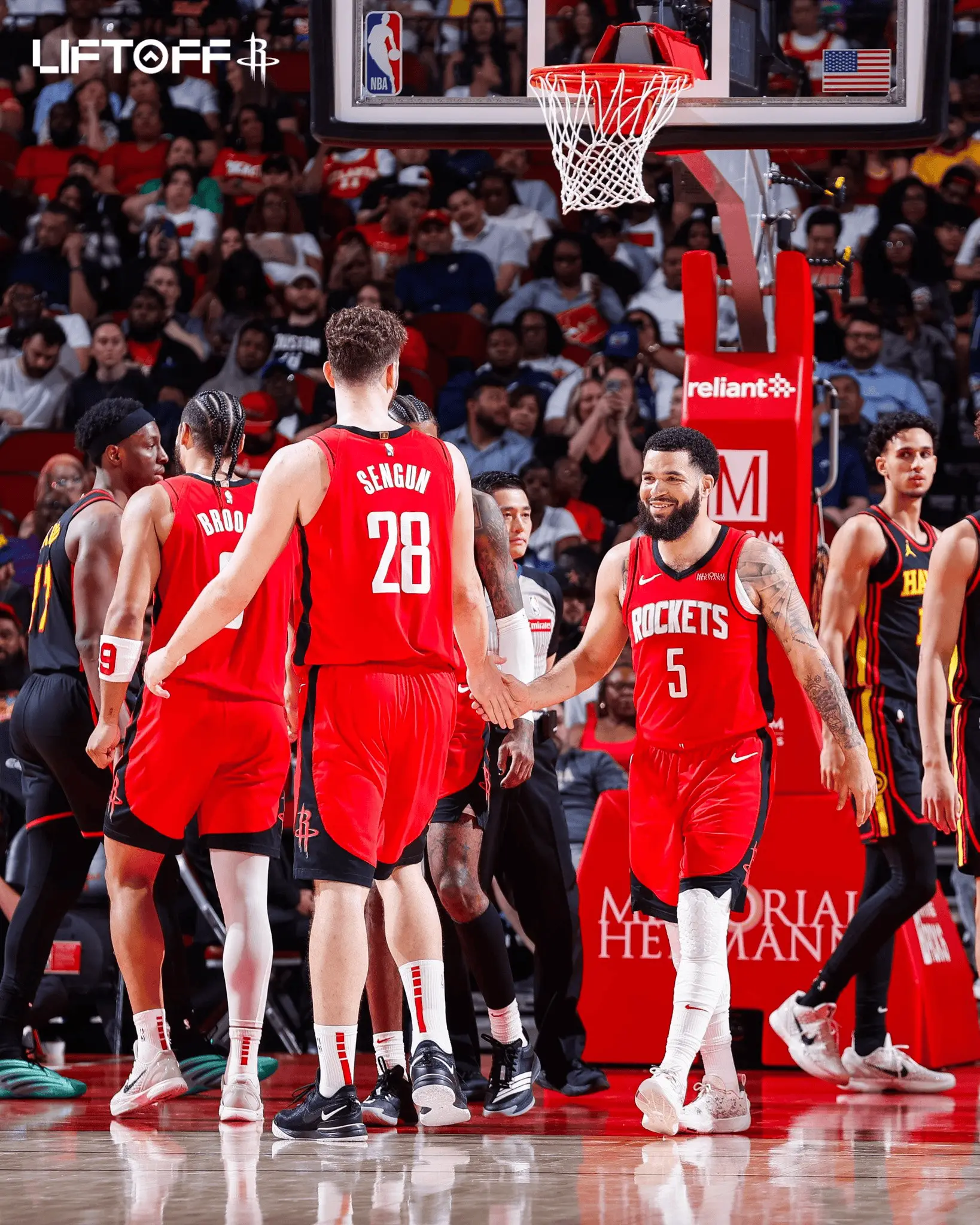 开云体育-火箭难以抵御湖人火力，遭受失利