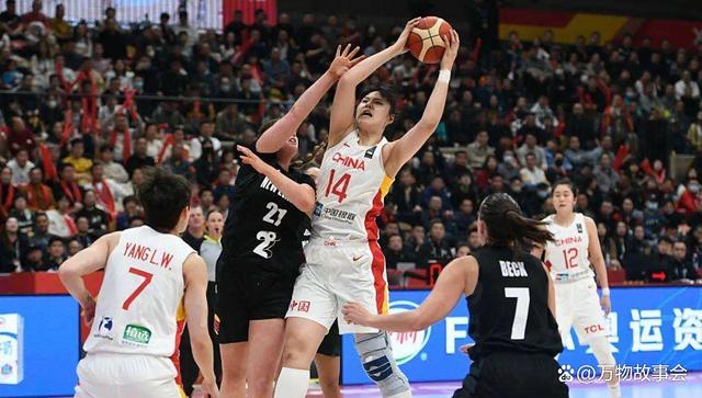 里昂新星闪耀舞台，助球队实现胜利