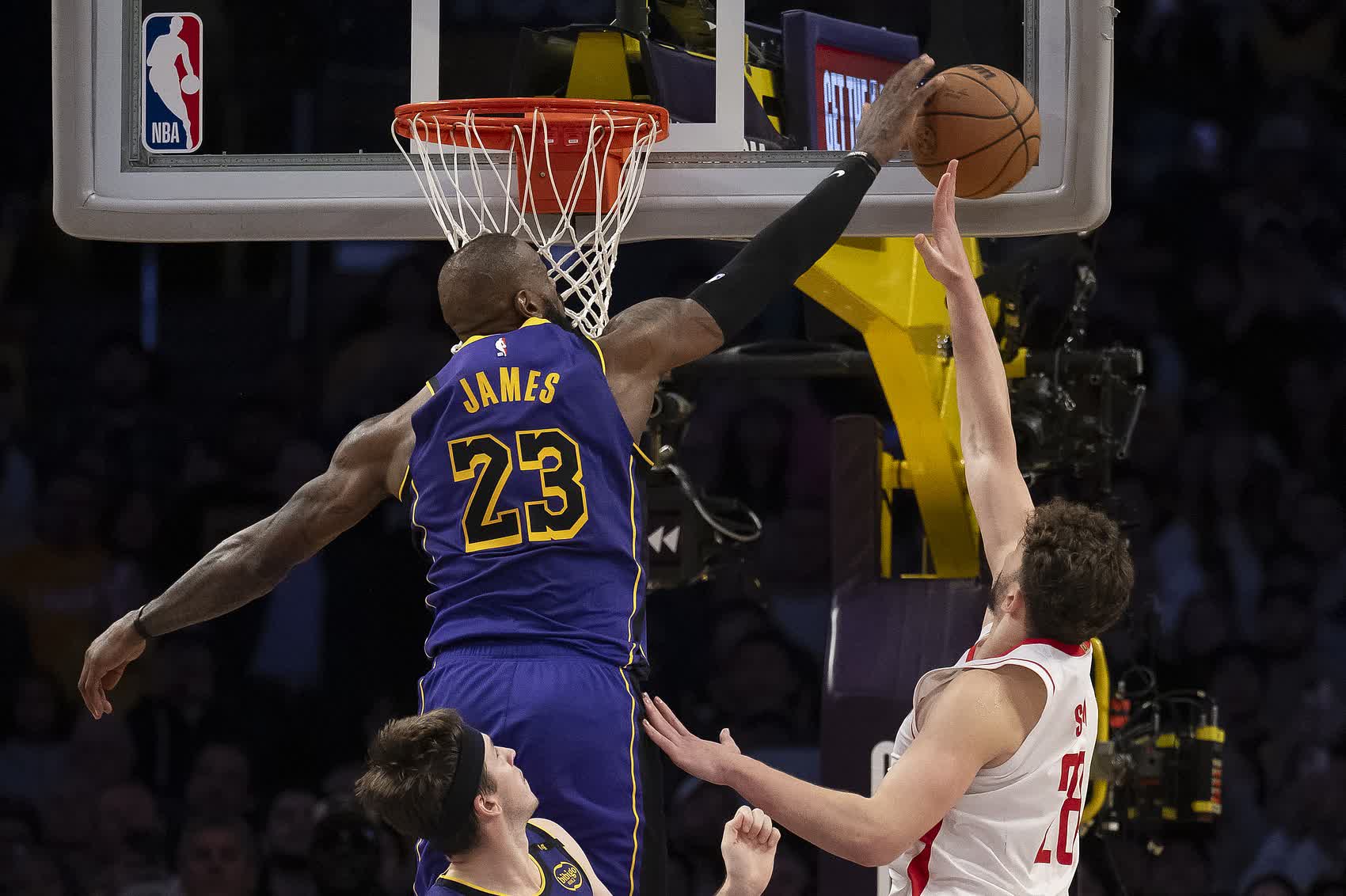 开云平台-火箭客场击败湖人，取得西部半决赛先机的简单介绍