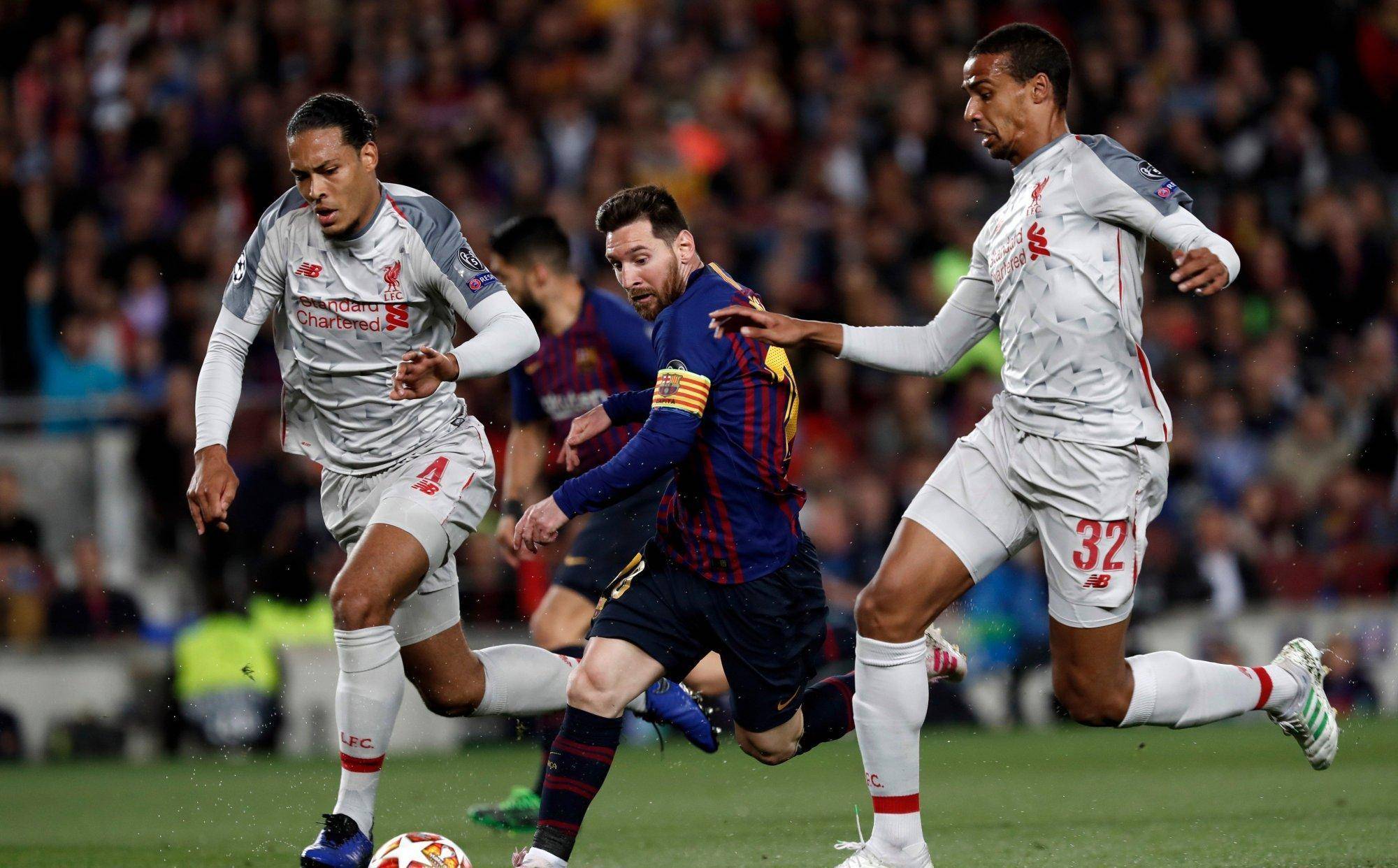 足球比赛中的精湛技艺令人赞叹 足球比赛中的精湛技艺令人赞叹