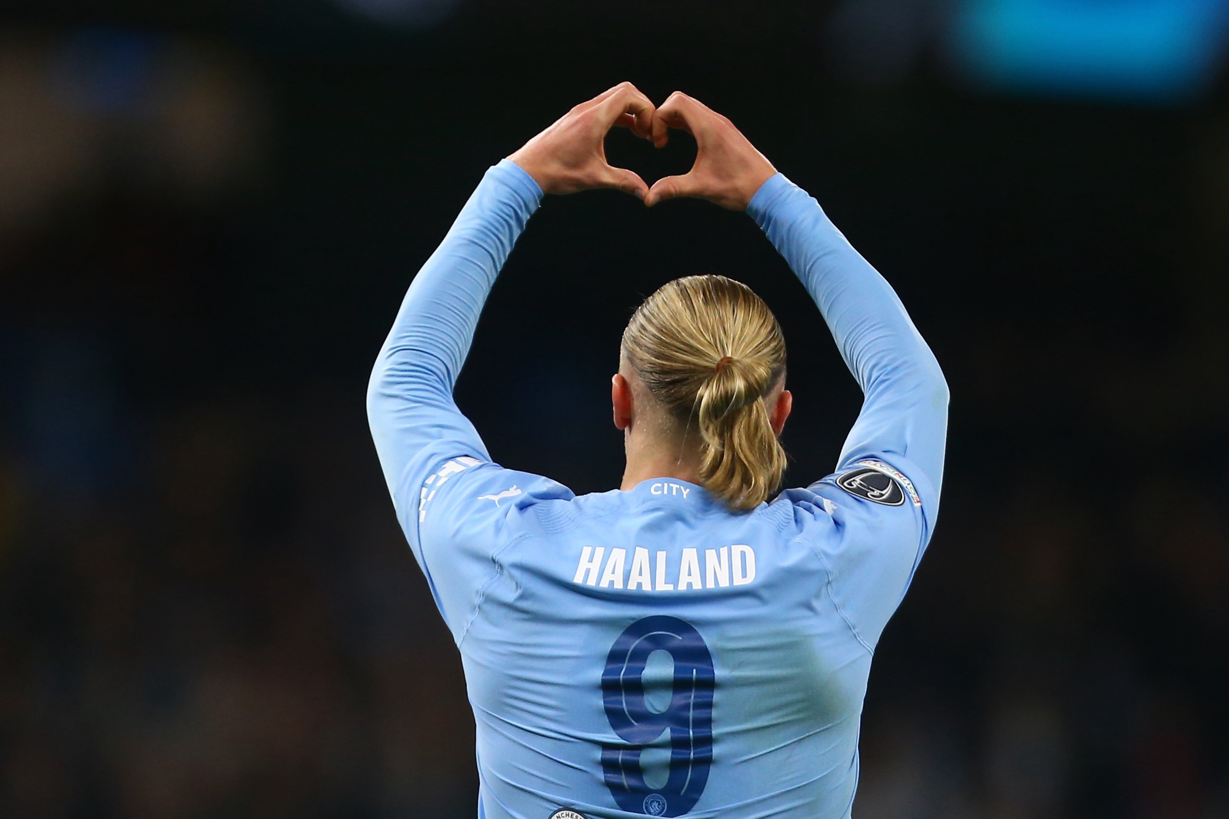 哈兰德遭遇AC米兰爆冷,英超局势紧张 哈兰德遭遇AC米兰爆冷,英超局势紧张