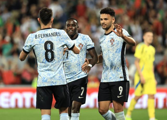 关于瑞典队在场上不敌对手,局面严峻的信息 关于瑞典队在场上不敌对手,局面严峻的信息