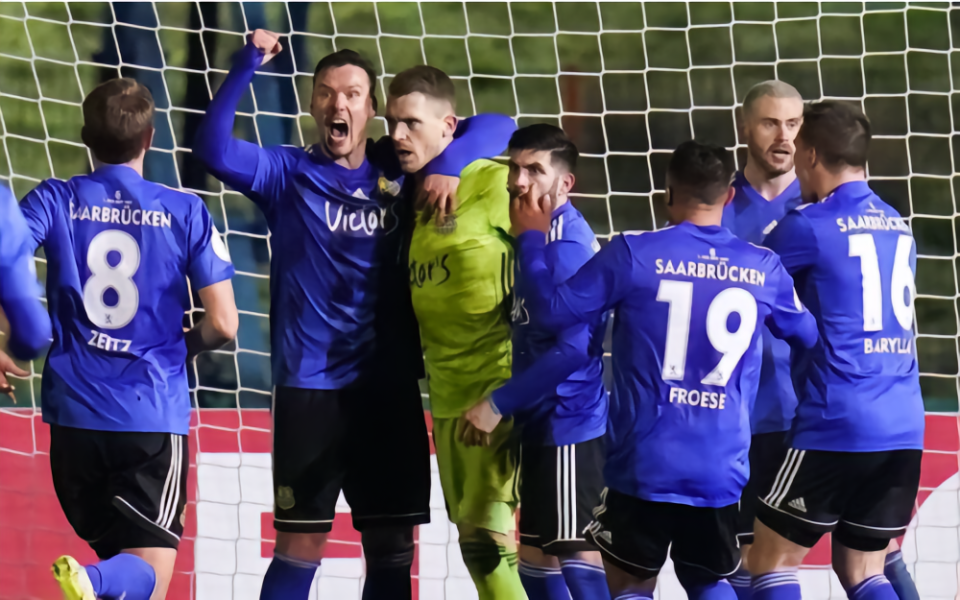 开云体育app-法国队遭遇巴萨击败，德甲局势紧张