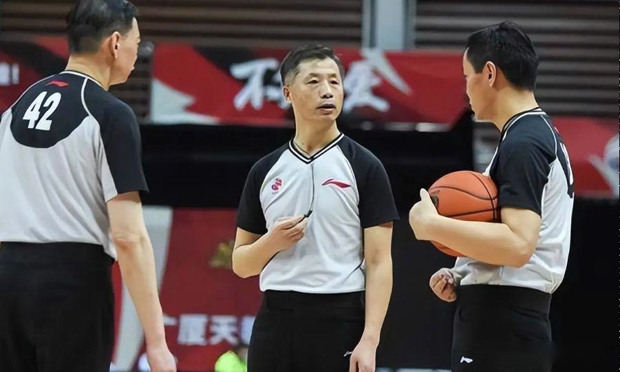 广州队外援福特森已和俱乐部签约下赛季继续征战CBA的简单介绍