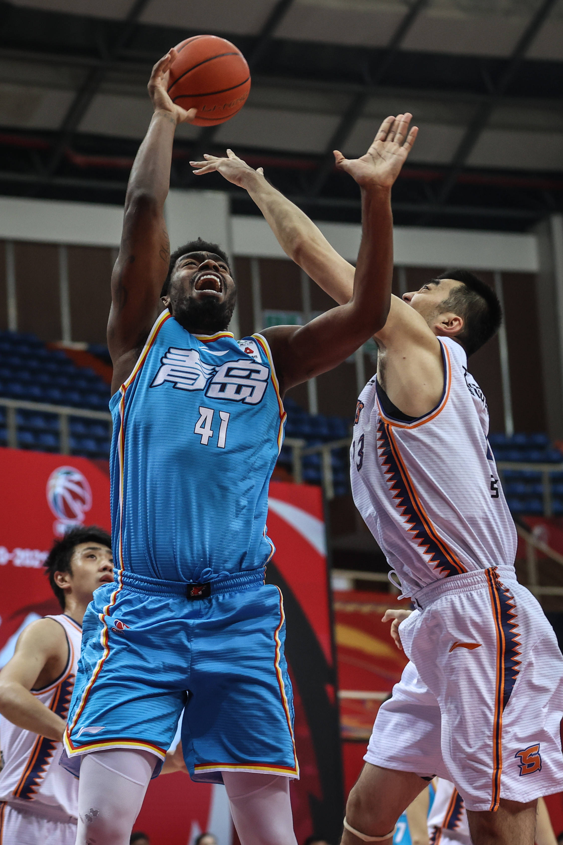 约翰逊夏日篮球比赛取得骄人成绩