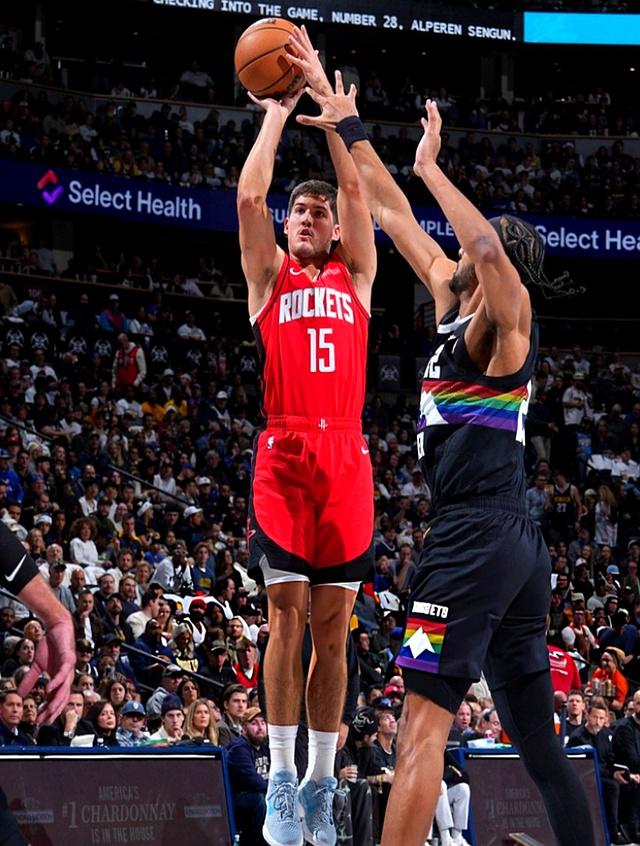 西亚卡姆高光表现，爵士提前终结悬念掘金