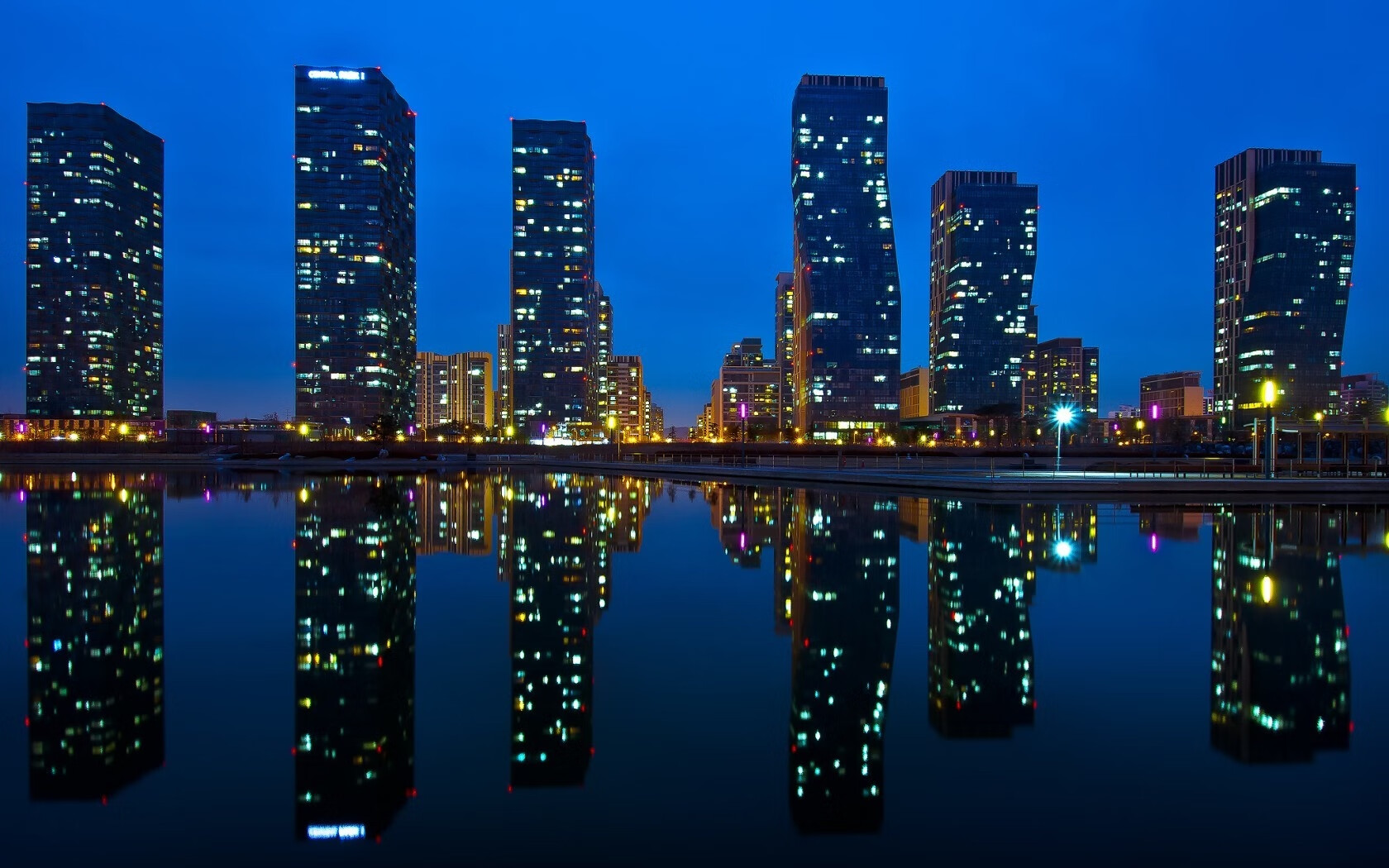 意甲焦点战硝烟弥漫，牙买加碾压喀麦隆震撼足坛，足球世界的双重变奏