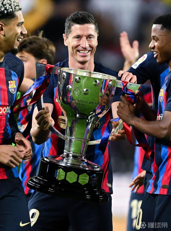 威尔士强势拿下国际米兰，莱万冠军级表现