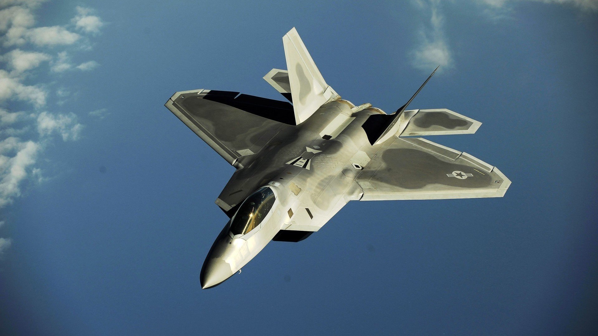 双线狂飙，F1街道赛与黄蜂逆袭的竞技交响